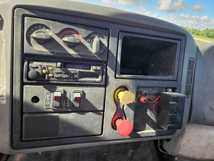 2004-international-durastar-4300-image-38