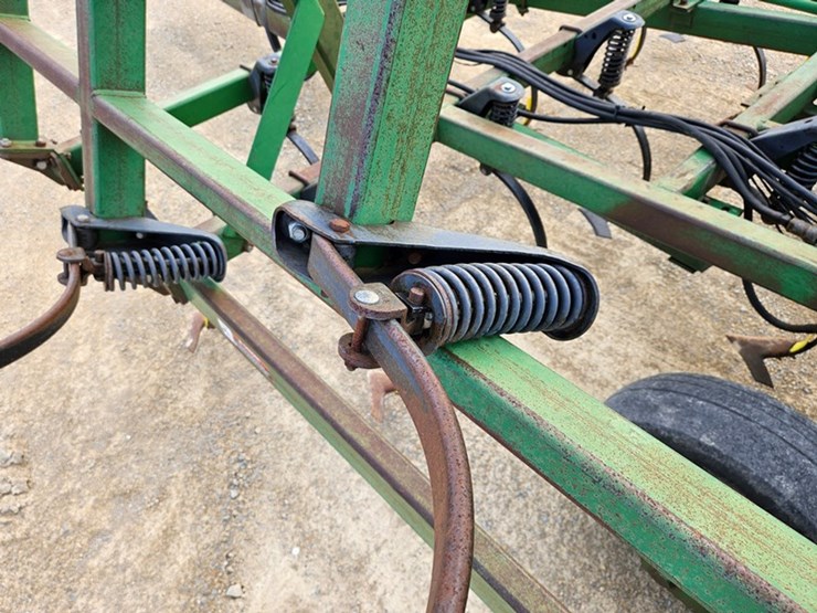 john-deere-28-image-25