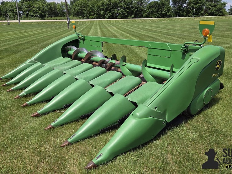 2011-john-deere-608c-image-1