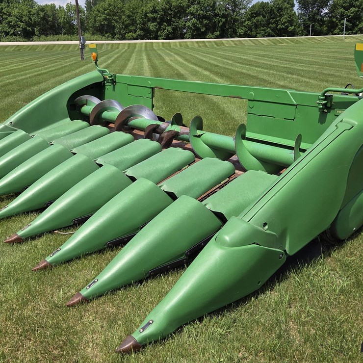 2011 JOHN DEERE 608C