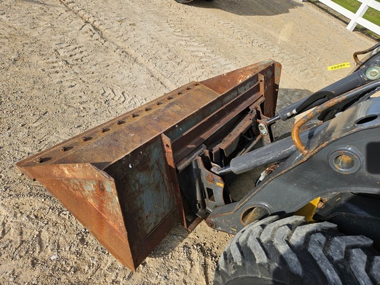 new-holland-l218-image-10