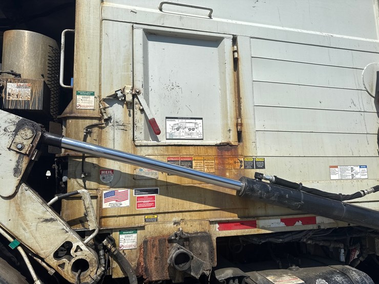 #7-•-2015-mack-heil-front-loader-image-13