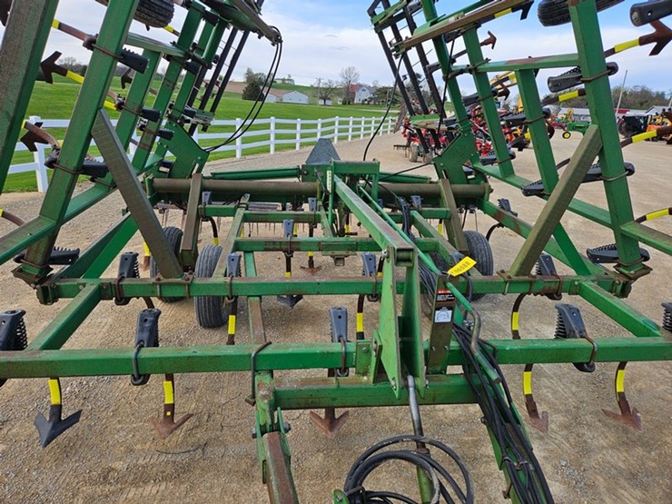 john-deere-28-image-16