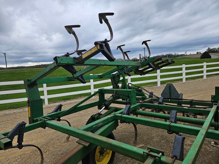 john-deere-16-image-13