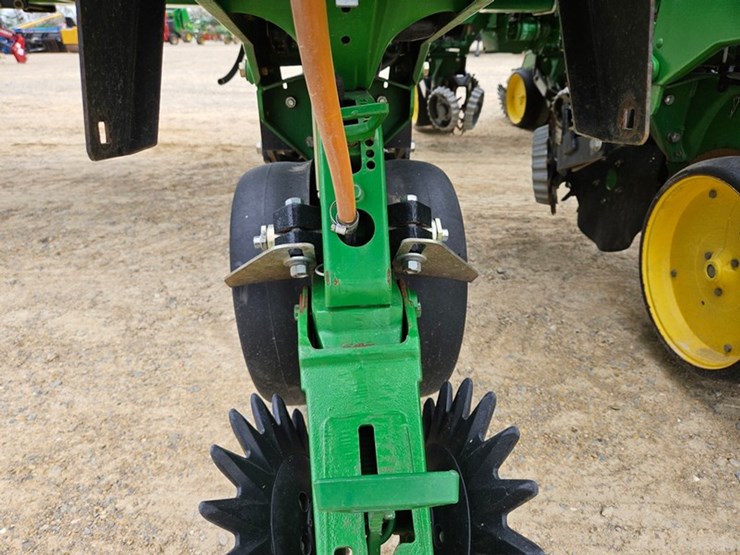 john-deere-7200-image-38