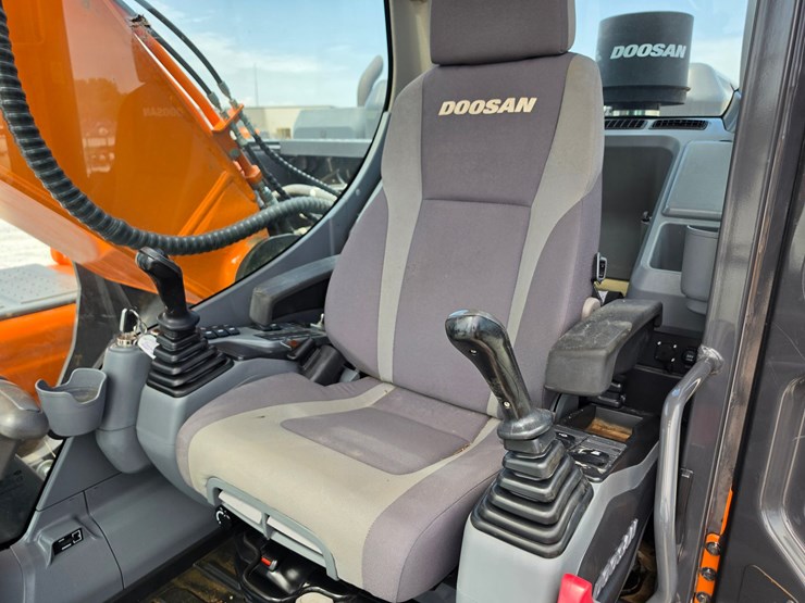 2022-doosan-dx225-lc-image-15