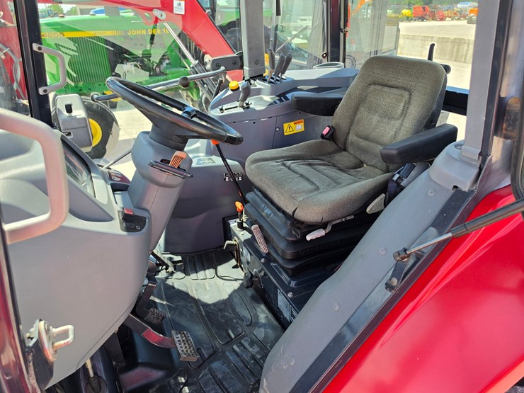 2014-massey-ferguson-4610-image-12