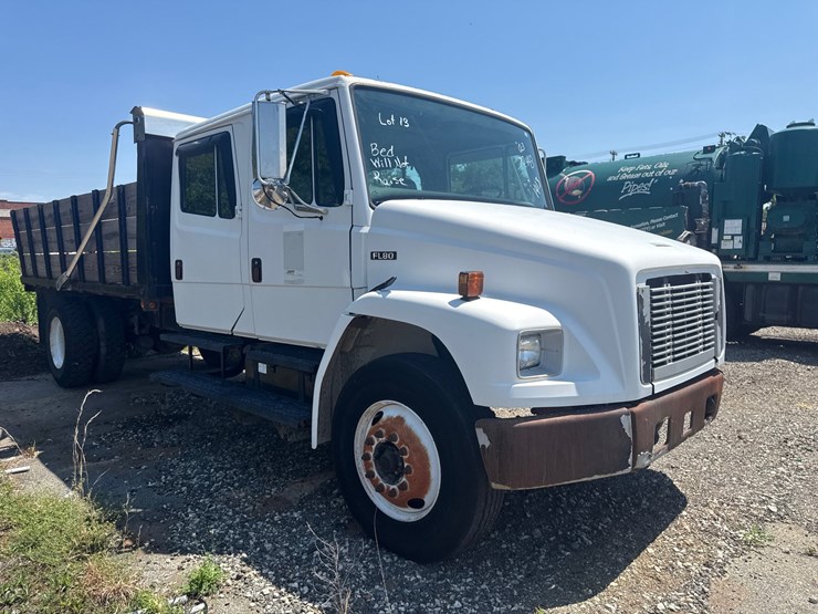 2003-freightliner-fl80-image-1