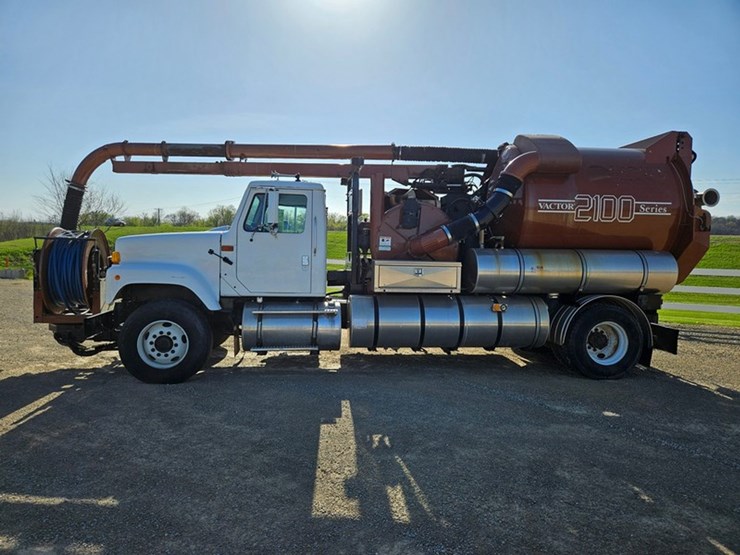 2001-vactor-2100-image-2