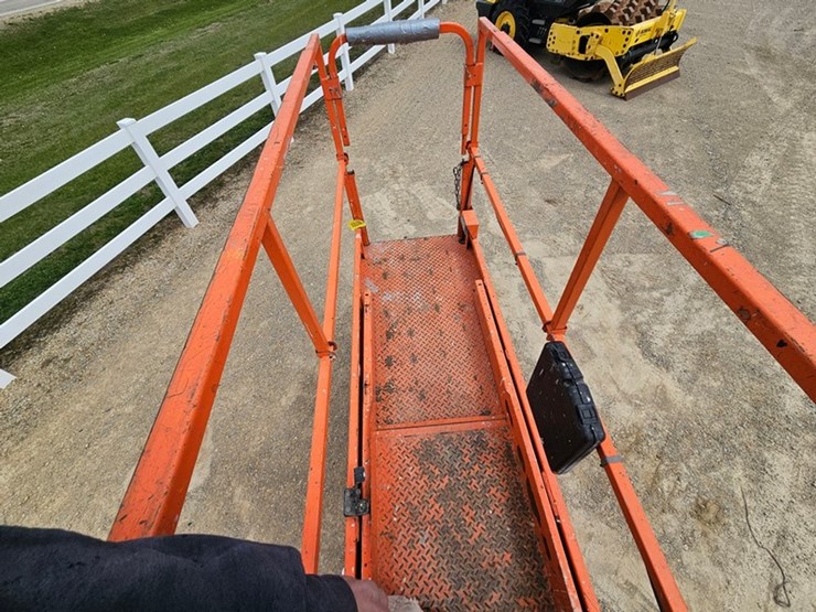 2015-jlg-2632es-image-31