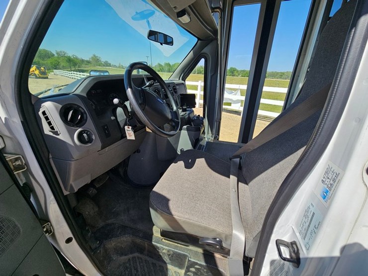 2012-ford-e350-image-10