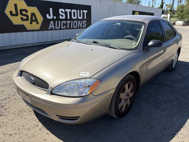 2005-ford-taurus-se-sedan-image-1