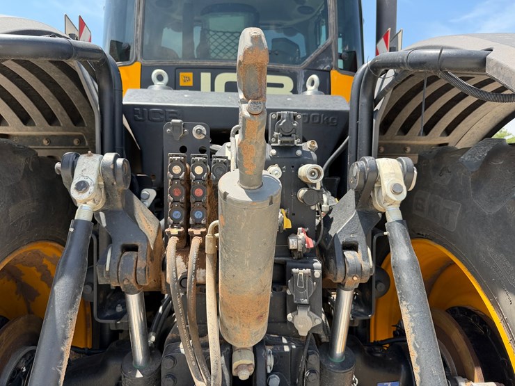 #212254-•-2022-jcb-8330-fastrac-tractor-image-24