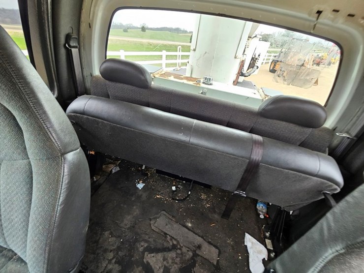2003-gmc-5500-image-36