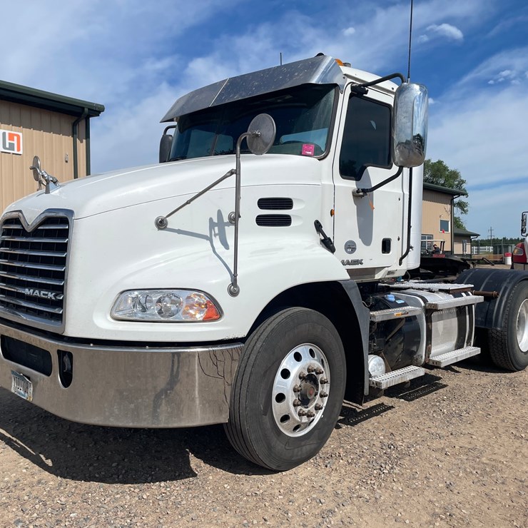 #1330 • 2012 Mack Pinnacle 600 Truck Tractor (Has MN Title)