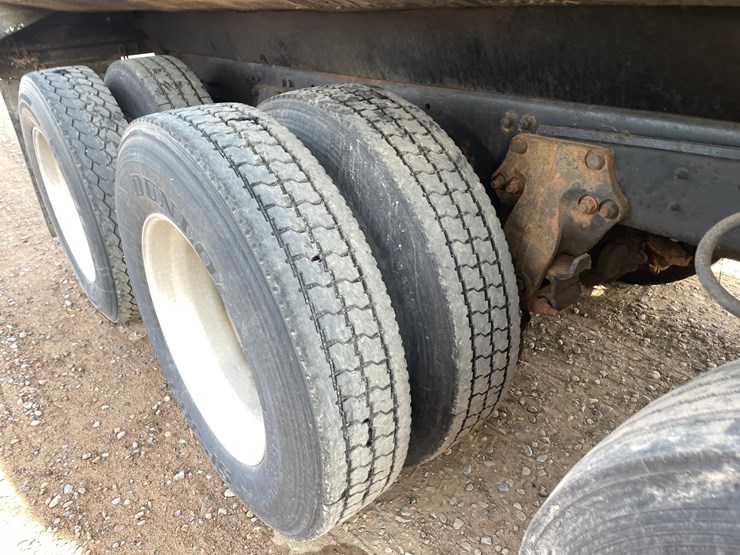 #1332-•-1990-freightliner-dump-truck-(has-mn-title)-image-8