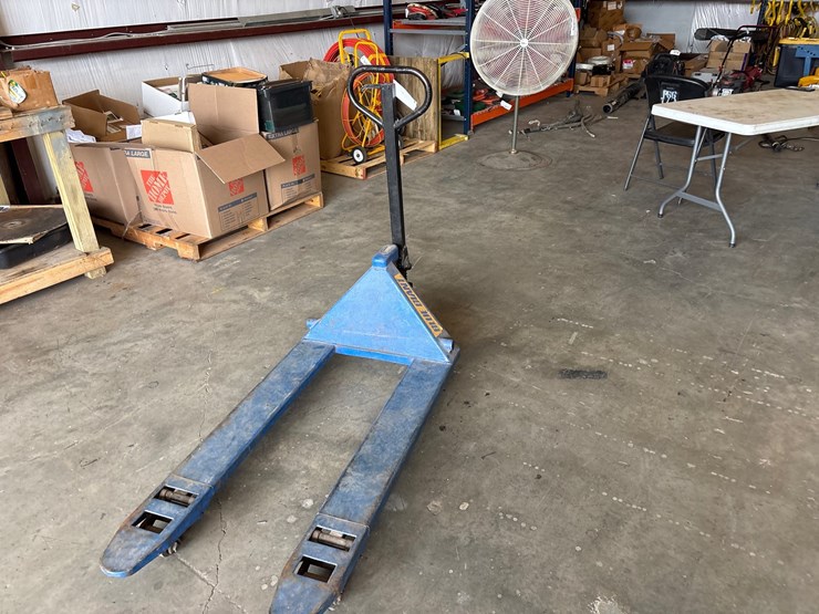 #4074-•-blue-giant-pallet-jack-image-1