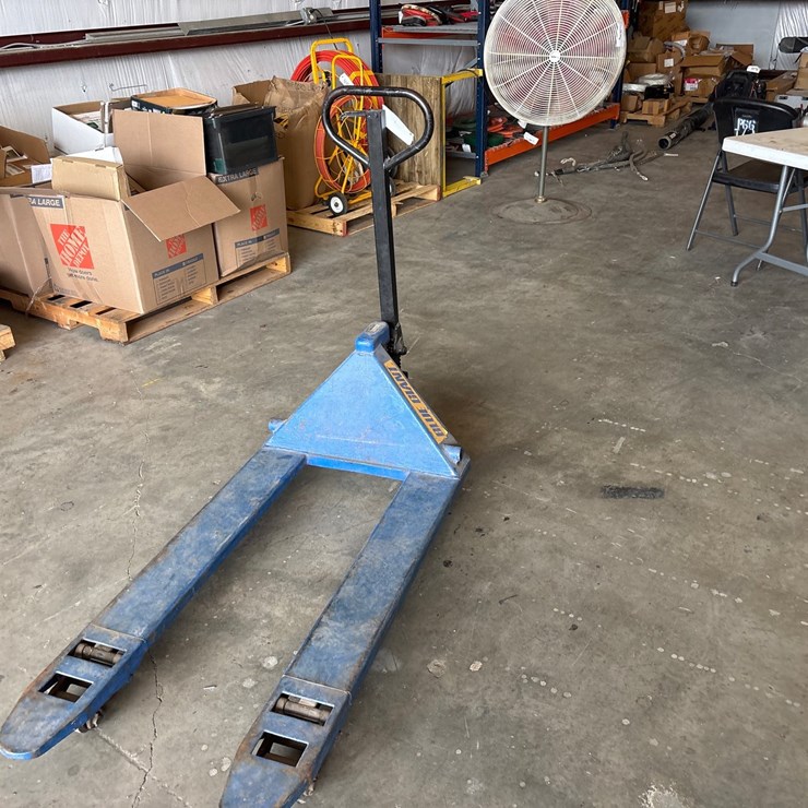 #4074 • BLUE GIANT PALLET JACK