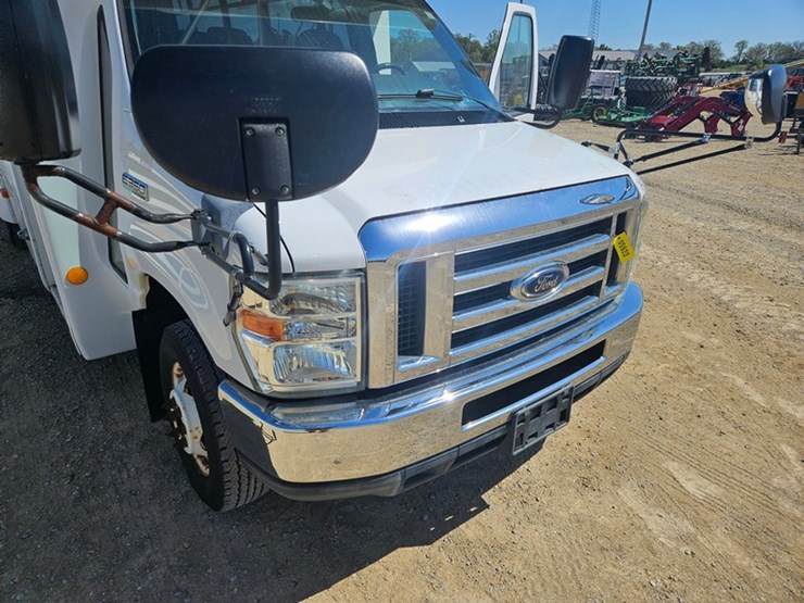 2012-ford-e350-image-42