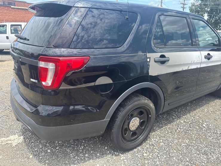 #47-•-2016-ford-interceptor-image-19