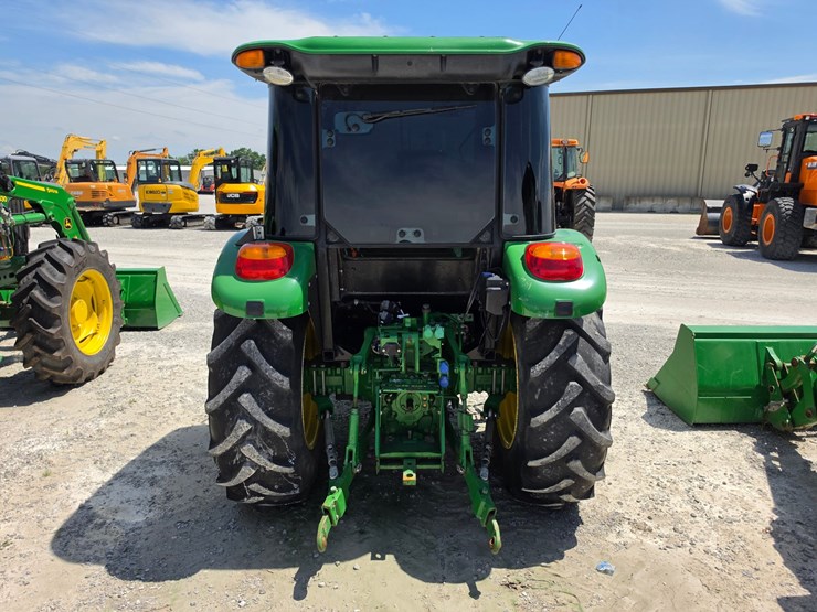 2023-john-deere-5067e-image-7