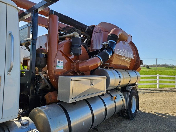 2001-vactor-2100-image-53