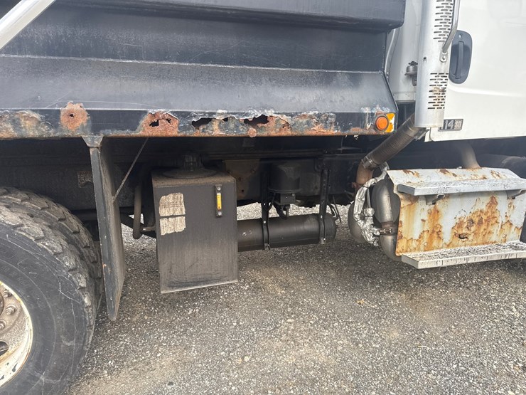 2014-freightliner-114sd-image-30