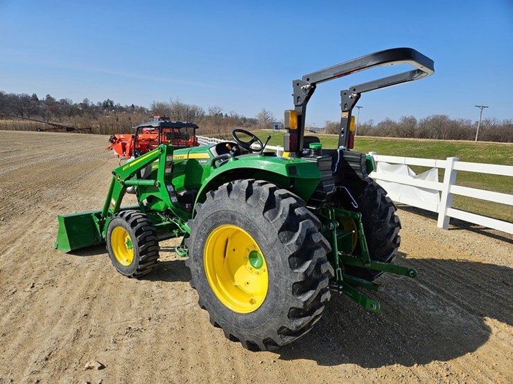 john-deere-4052m-image-3