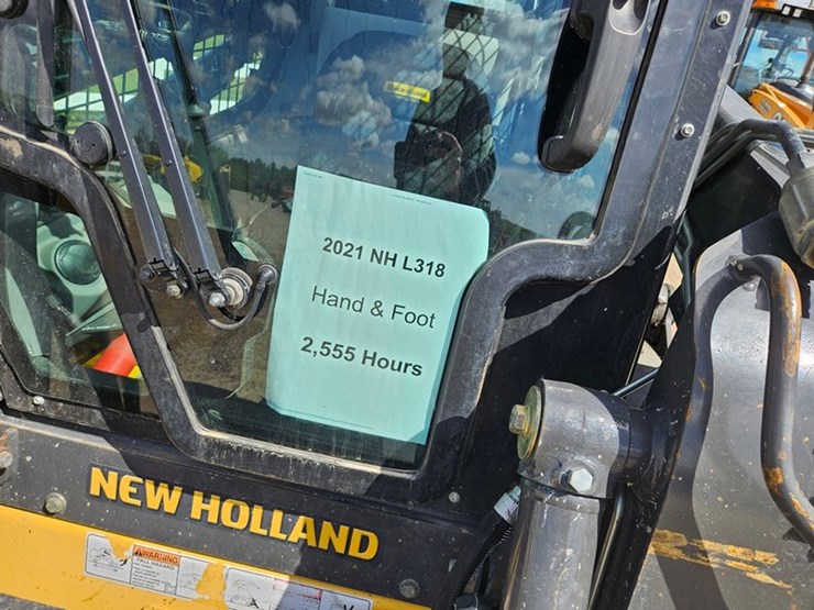2021-new-holland-l318-image-19