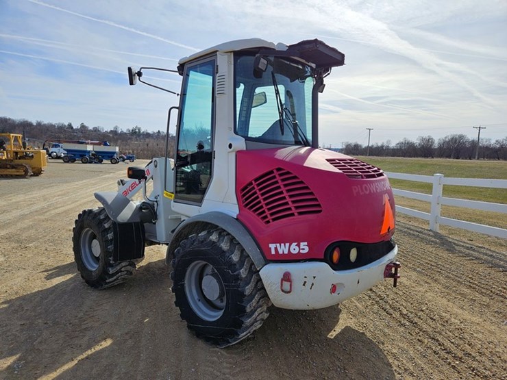 takeuchi-tw65-image-3