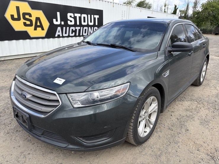 2016-ford-taurus-sedan-image-1