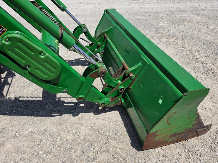 2022-john-deere-5100e-image-23