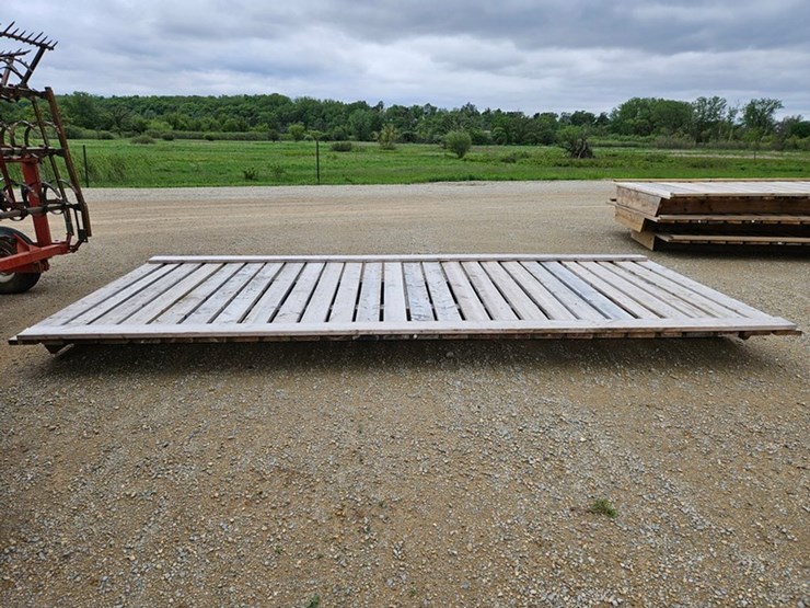 #5198-•-18'5"-shop-built-hay-rack-bed-image-2
