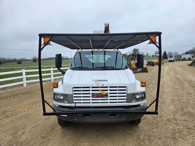 2003-gmc-5500-image-8