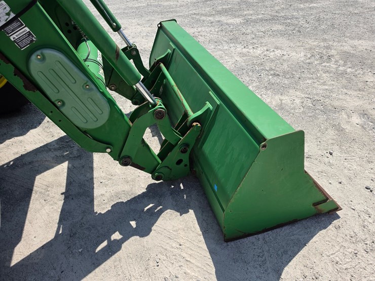 2013-john-deere-6125m-image-24