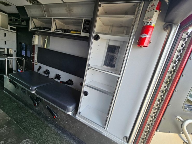 2016-ford-e450-image-24