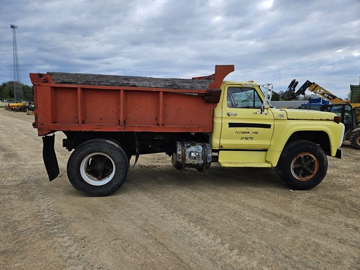 1975-ford-f750-image-6