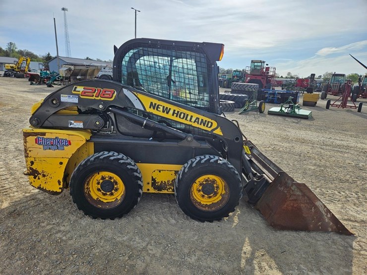 new-holland-l218-image-6