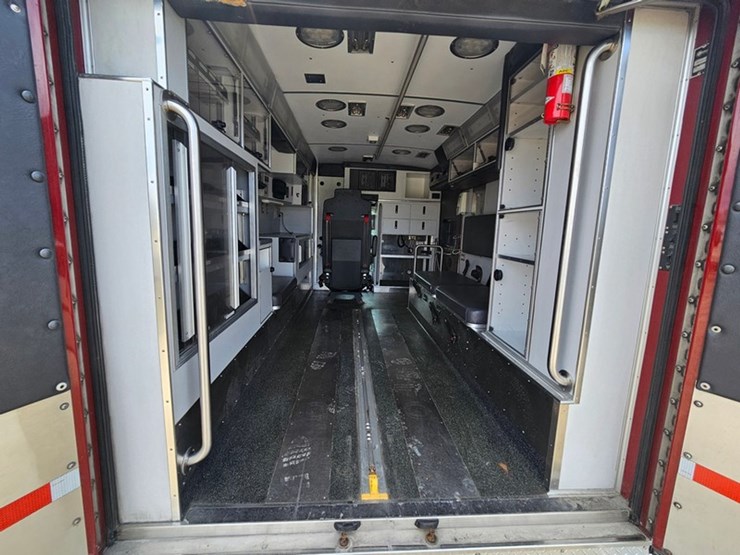 2016-ford-e450-image-22