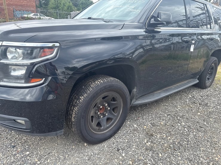 2017-chevrolet-tahoe-image-5