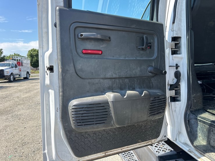 #11-•-2007-chevy-c8500-service-truck-image-54