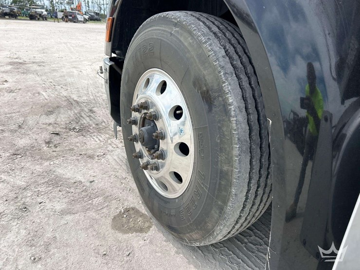 2019-peterbilt-579-image-38