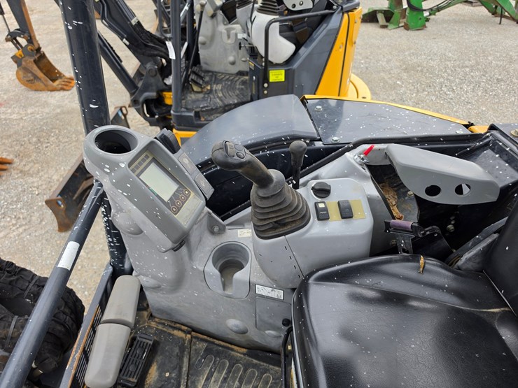 2020-deere-35g-image-9