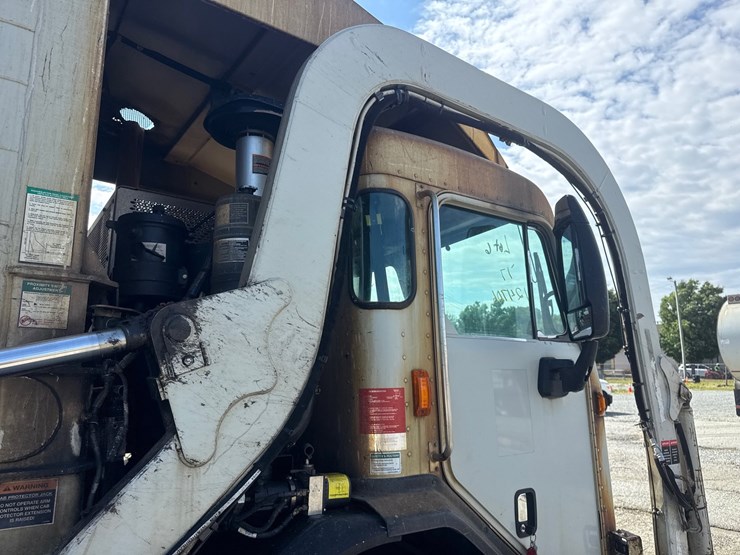 #6-•-2017-peterbilt-heil-front-loader-image-53