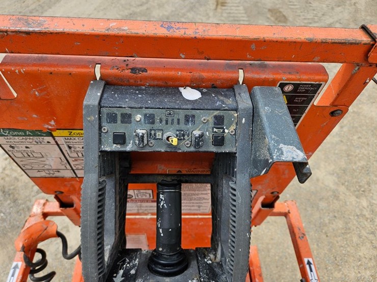 2015-jlg-2632es-image-29