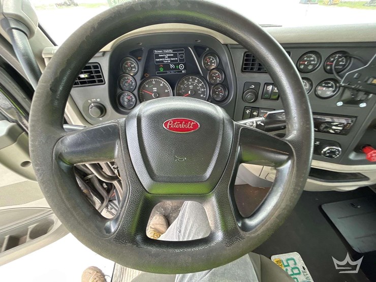 2019-peterbilt-579-image-13