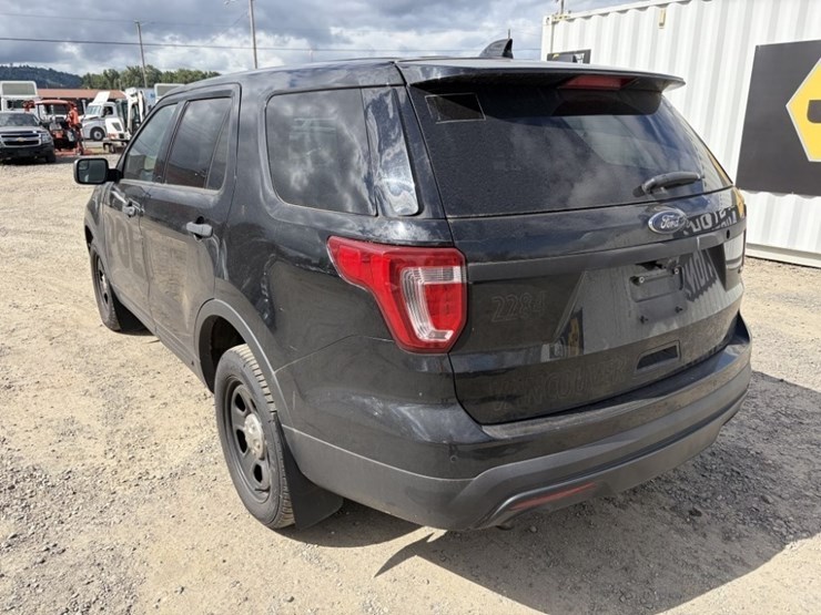2017-ford-explorer-image-6