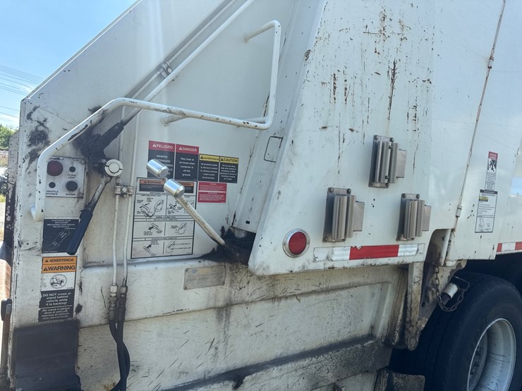 #8-•-2017-crane-carrier-heil-rear-load-garbage-truck-image-36
