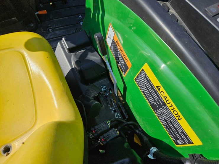 john-deere-4052m-image-23