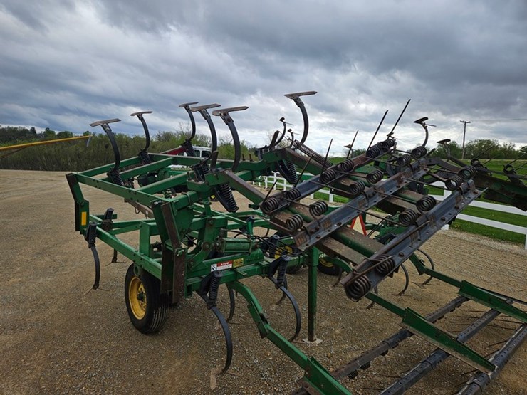 john-deere-16-image-25